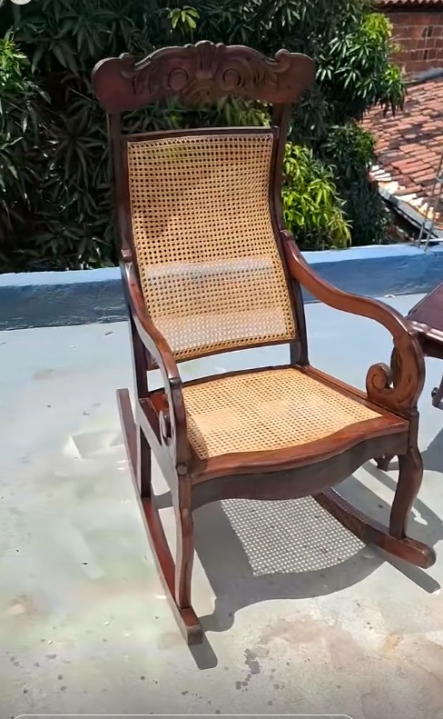 Cadeira de balanço com palhinha restaurada